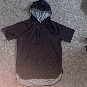 Short-sleeve pullover hoodie